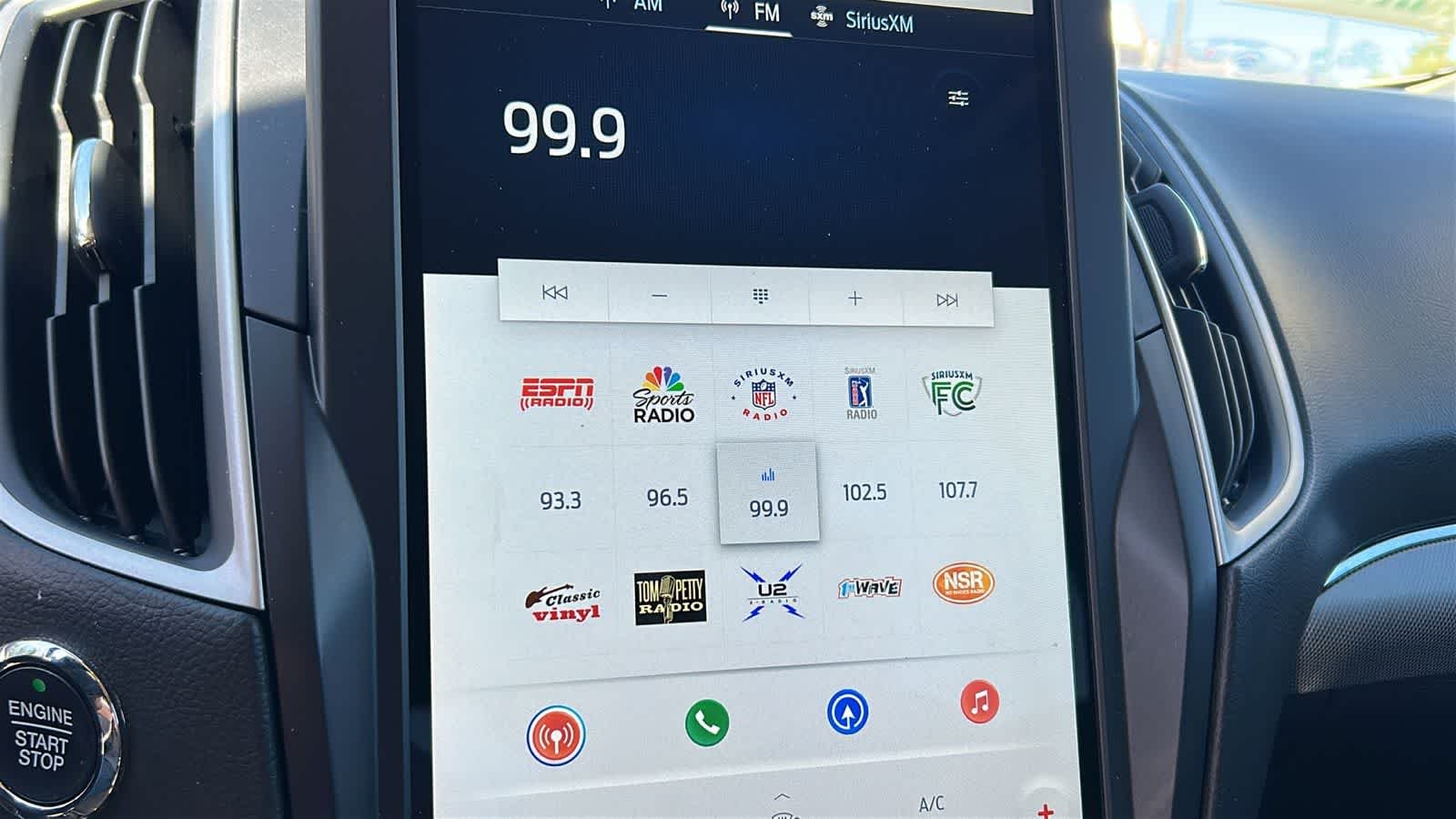 Used 2021 Oxford White Ford SEL image 14