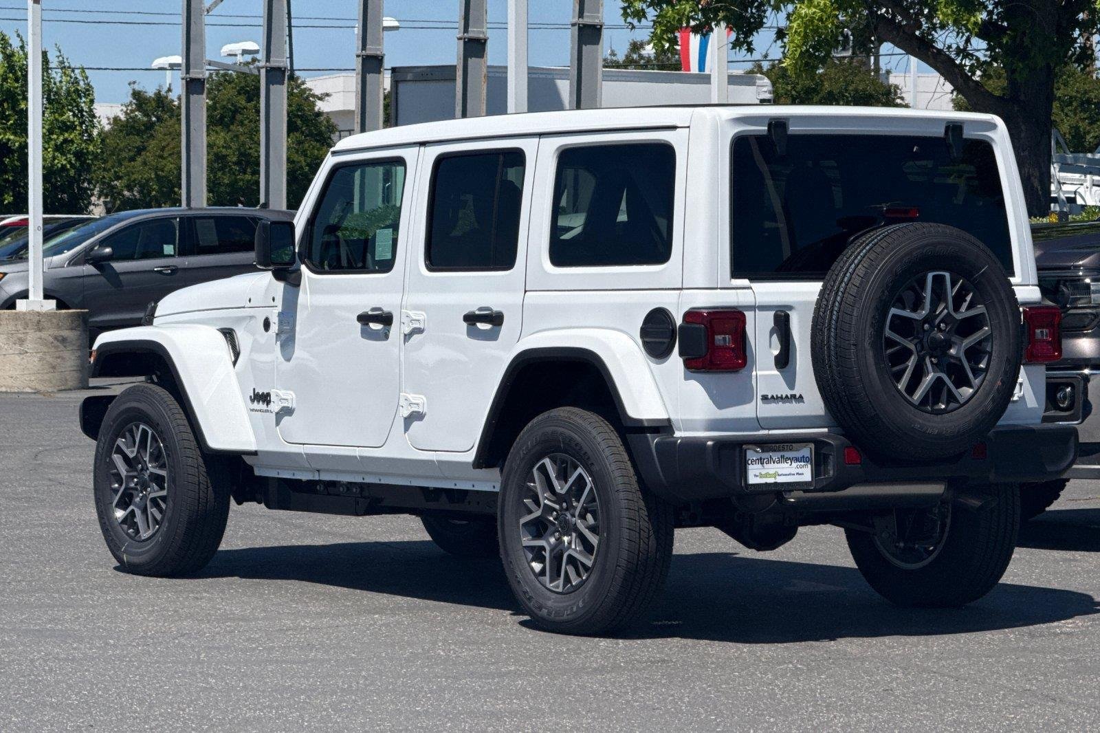 New 2026 Bright White Clearcoat Jeep Sahara image 6