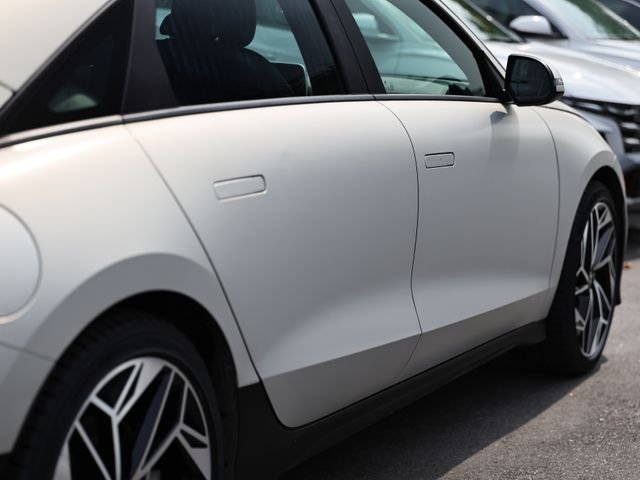 Used 2023 Gravity Gold Matte Hyundai SEL image 6