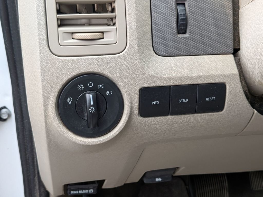Used 2012 White Ford XLT image 21