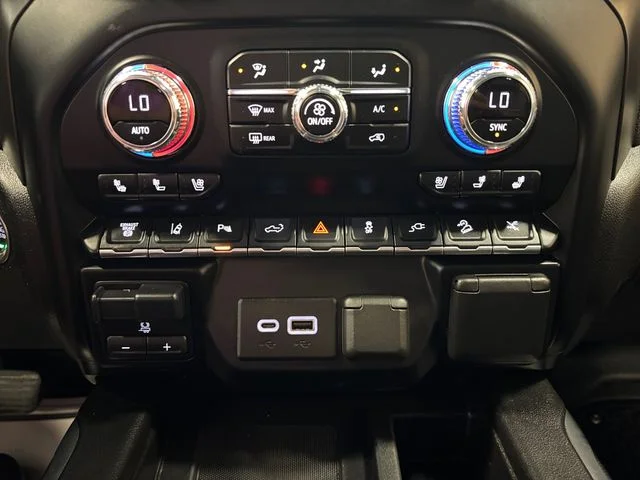Used 2021 White GMC AT4 image 22