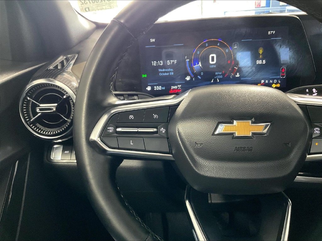Used 2025 White Chevrolet LT image 22