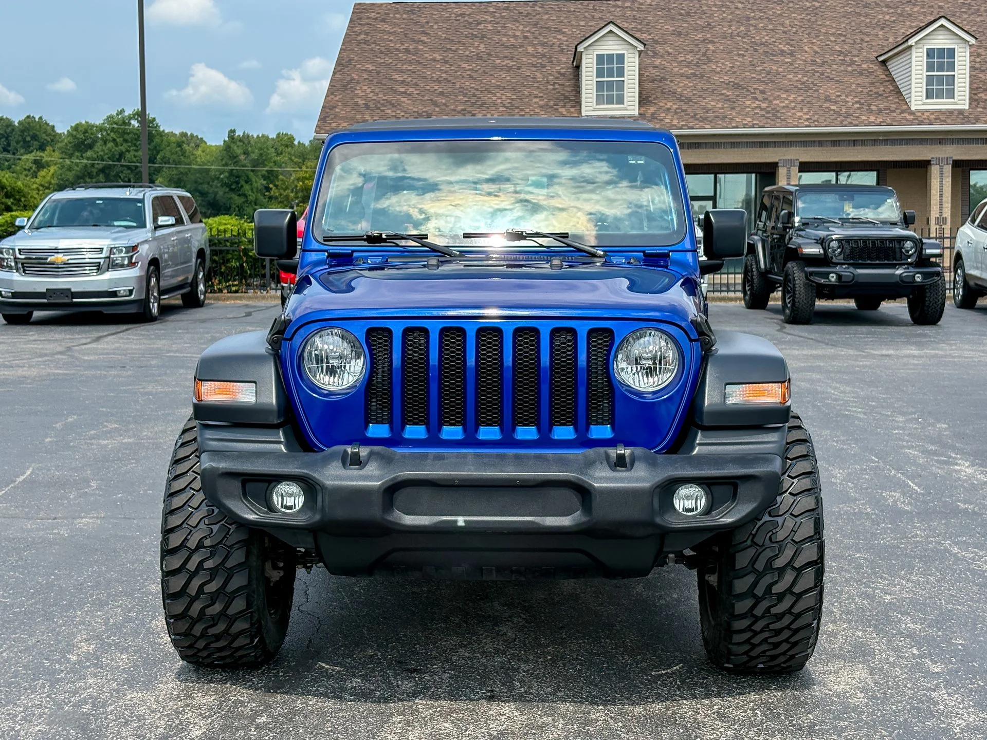 Used 2019 Blue Jeep Unlimited Sport image 4