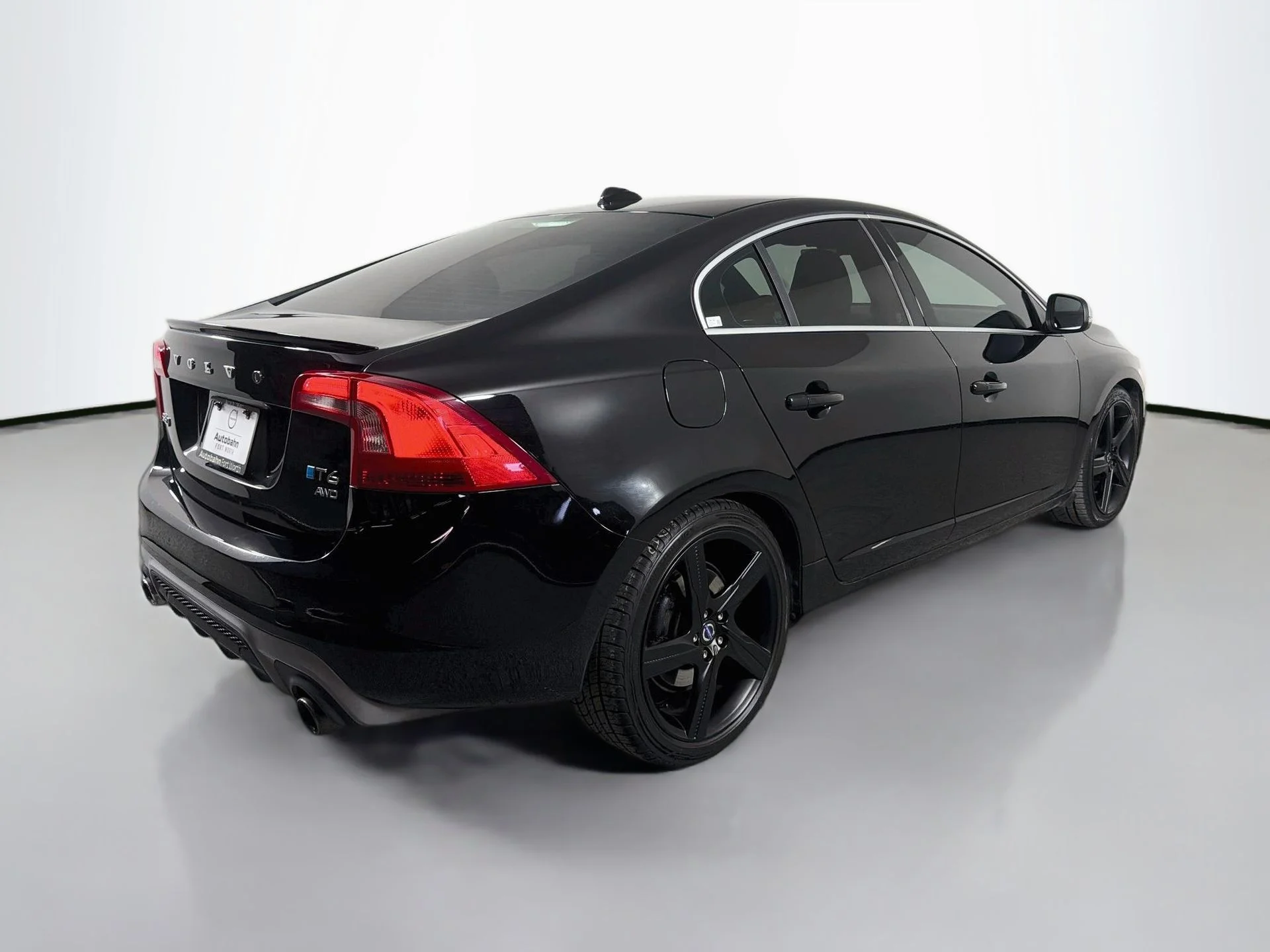 Used 2016 Black Volvo T6 Drive-E R-Design image 6