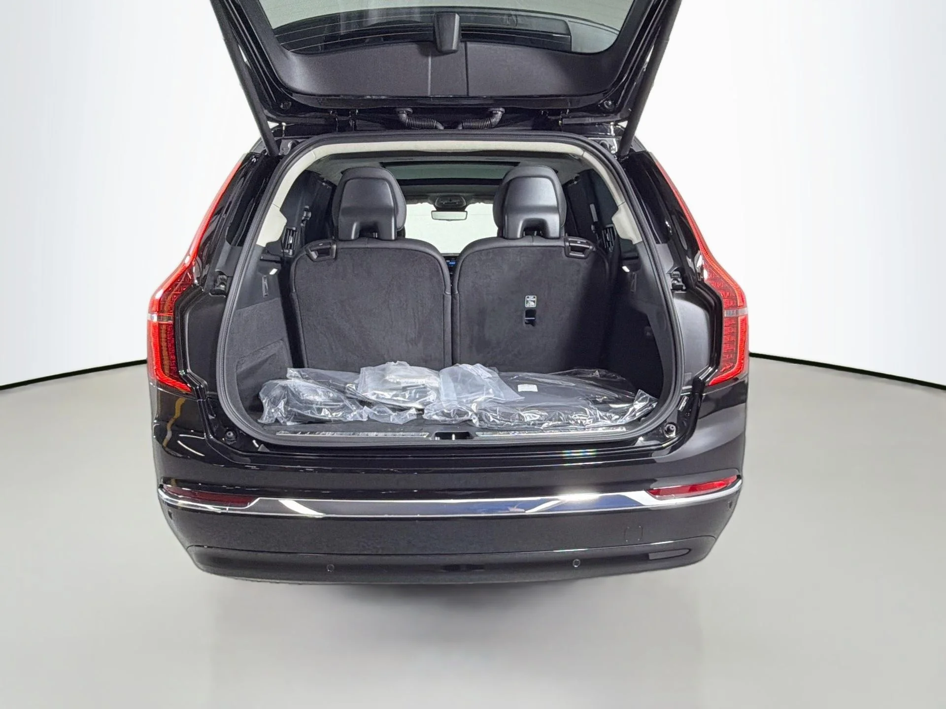 New 2026 Onyx Black Volvo Ultra image 25