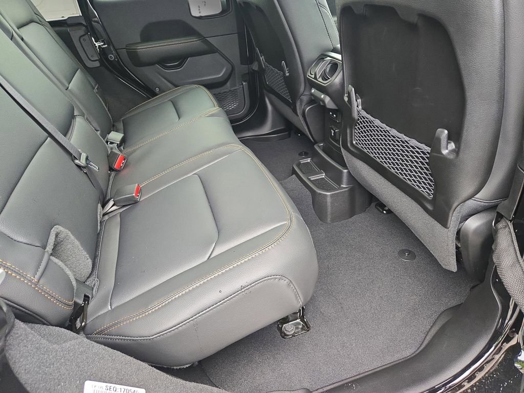 2025 Jeep Wrangler 4-Door Sahara - Photo 36