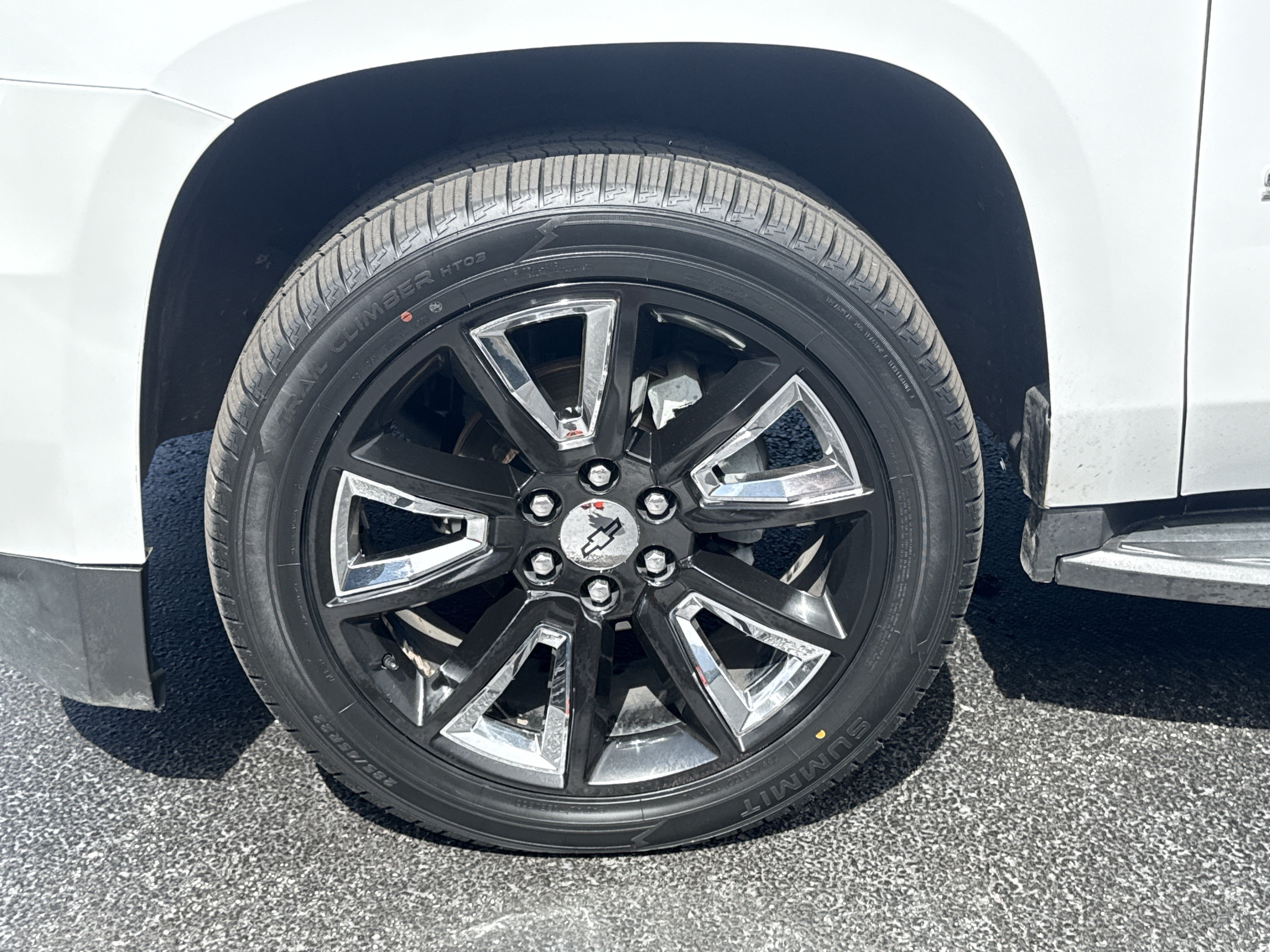 Used 2019 Summit White Chevrolet LT 4WD image 16