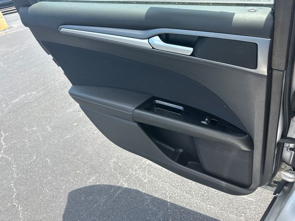 Used 2015 Ingot Silver Ford SE image 21