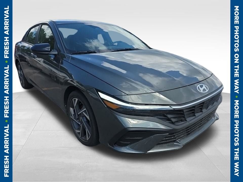 Used 2025 Gray Hyundai SEL Sport image 1