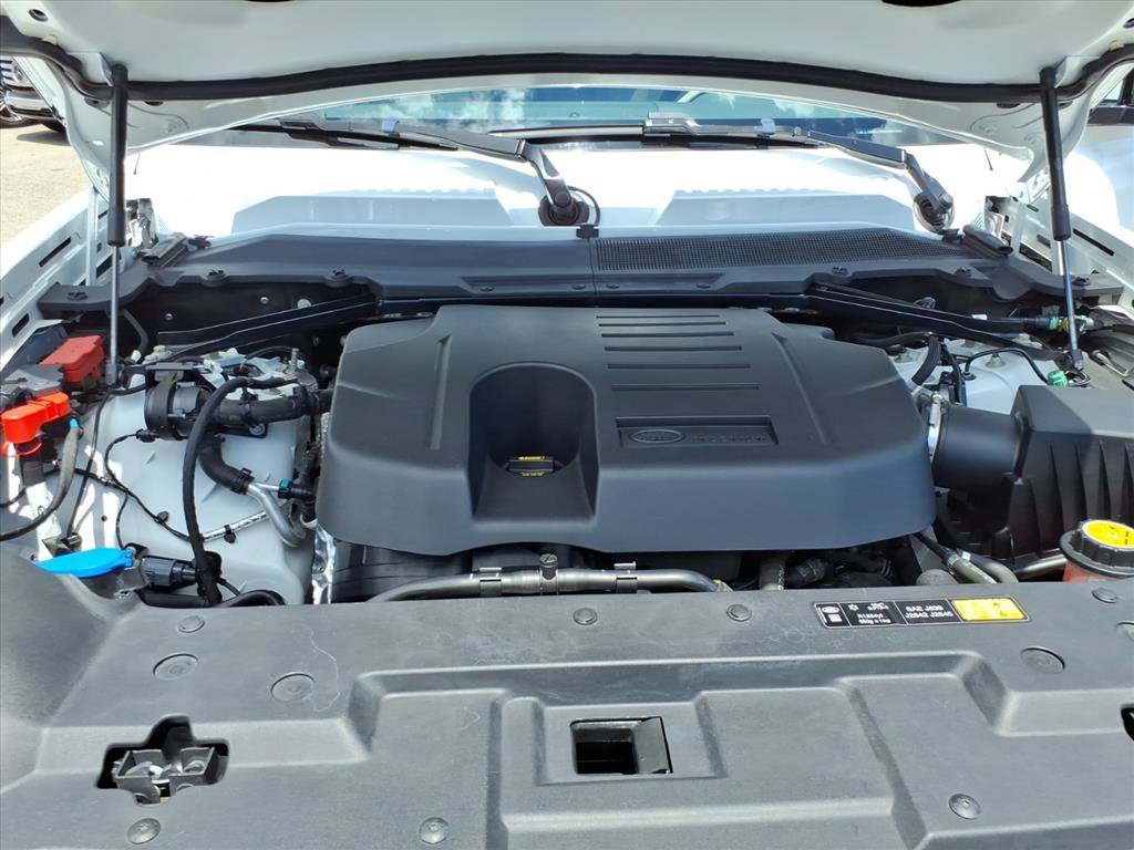 Certified Used 2023 Fuji White Land Rover X-Dynamic SE image 10