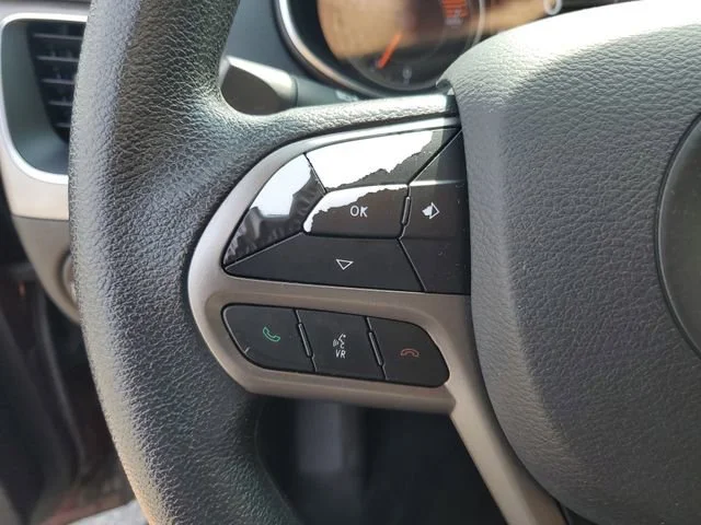 Used 2019 Red Jeep Latitude image 11