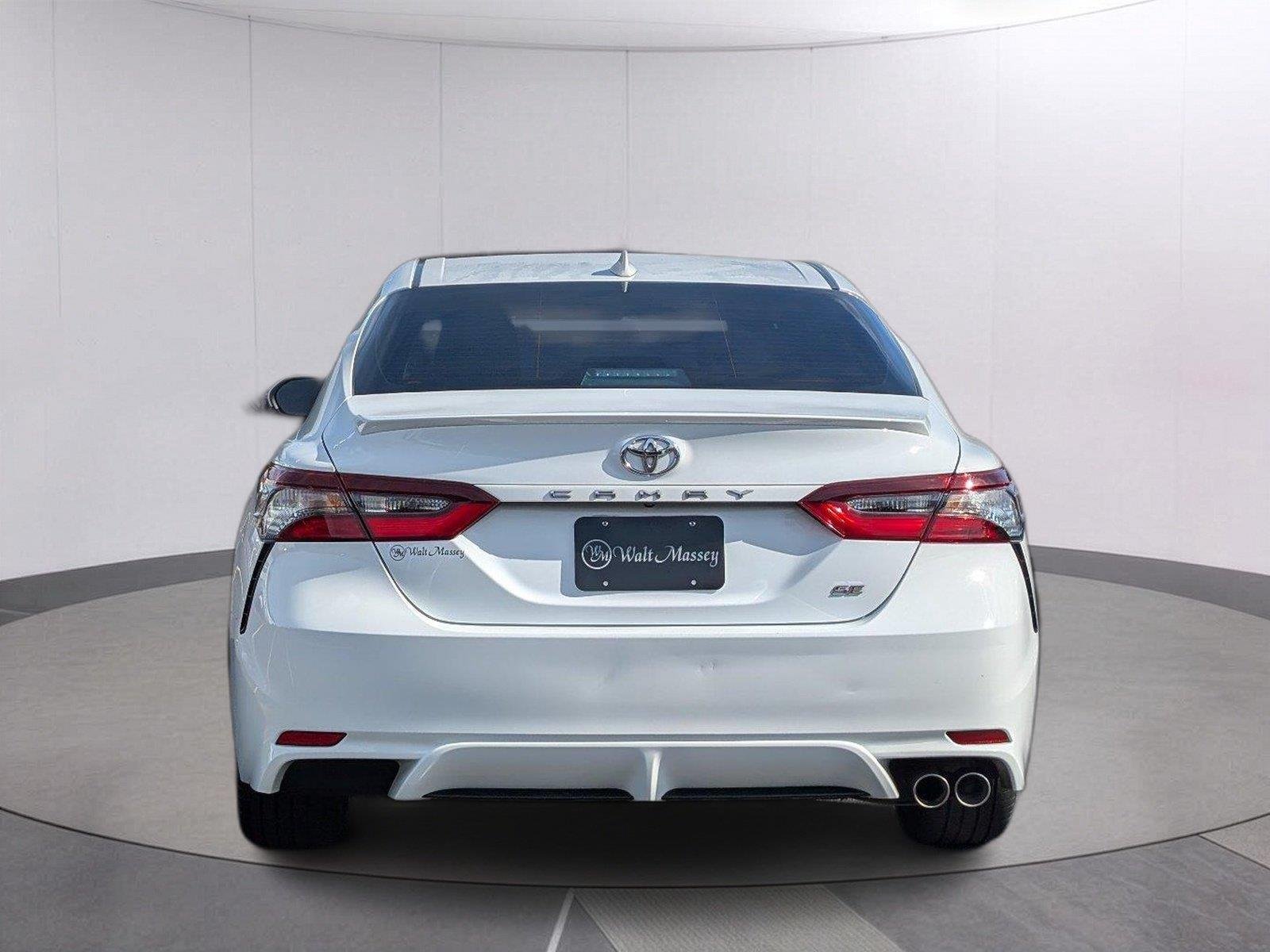 Used 2023 Ice Cap Toyota SE image 4