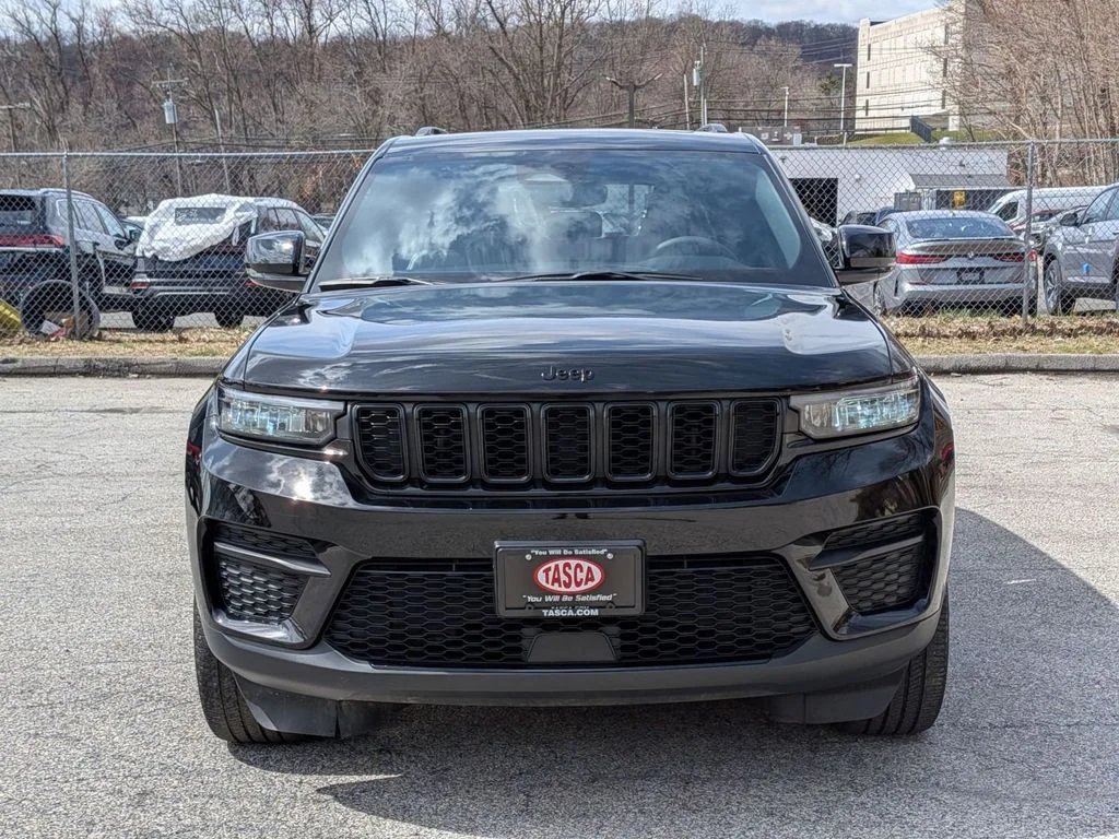 Used 2023 Black Jeep Altitude X image 11