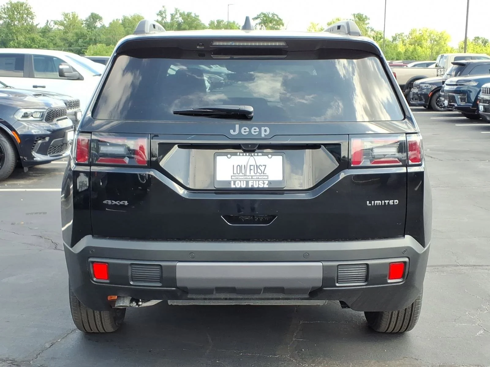 New 2026 Diamond Black Crystal Pearl-Coat Exterior Paint Jeep Limited image 20