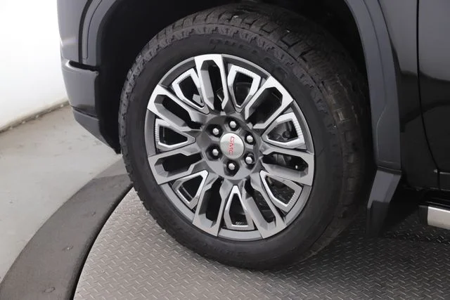 Used 2025 Black GMC Denali Ultimate image 13