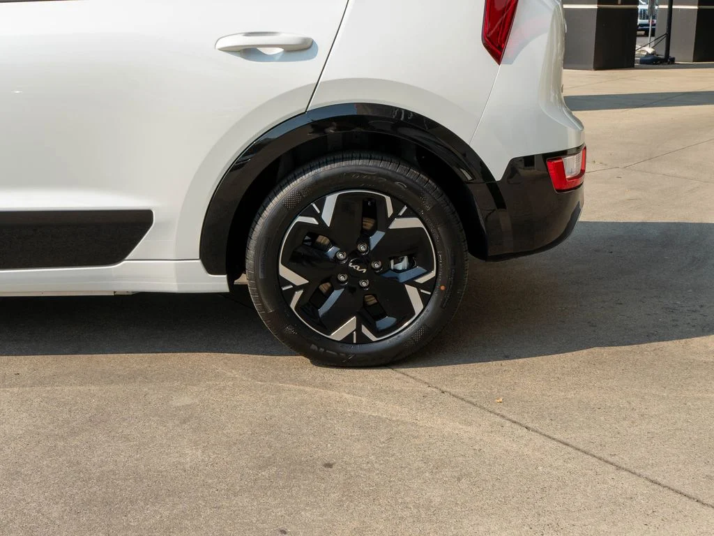 New 2026 Snow White Pearl Kia WIND image 29