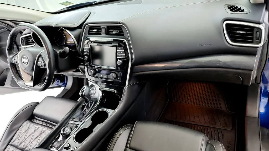 Used 2023 Blue Nissan Platinum image 16