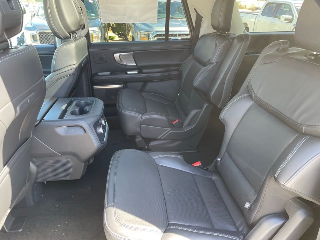 New 2026 Star White Metallic Tri-Coat Ford MAX Platinum® image 25