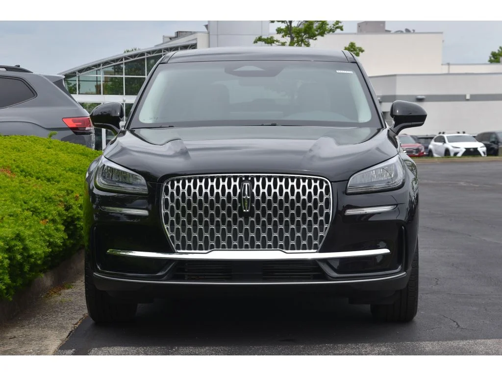 Used 2025 Infinite Black Metallic Clearcoat Lincoln Premiere image 9
