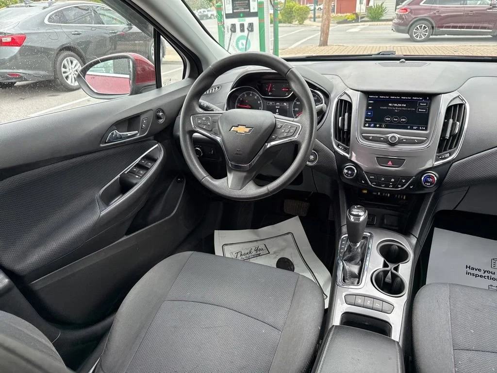 Used 2019 CAJUN RED TINTCOAT Chevrolet LT image 10