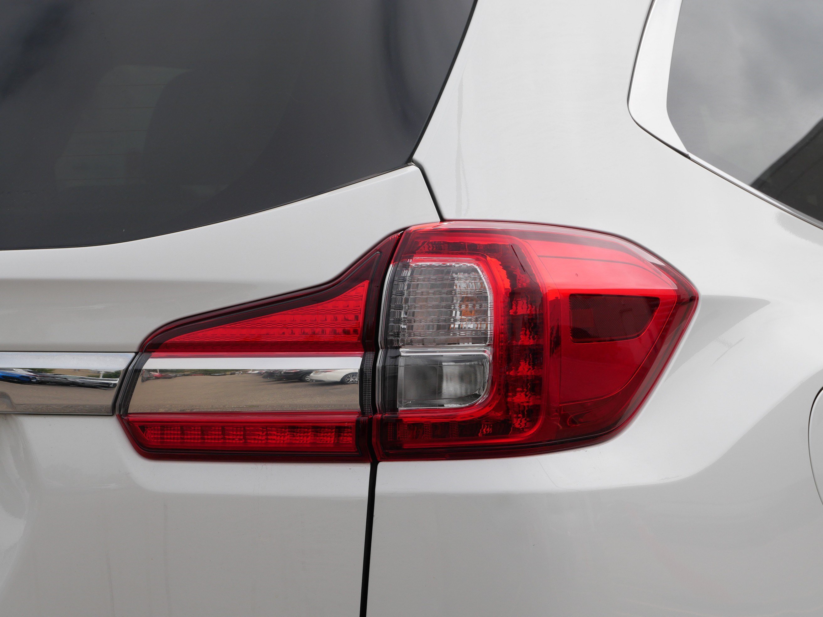 Used 2022 Crystal White Pearl Subaru Premium image 17