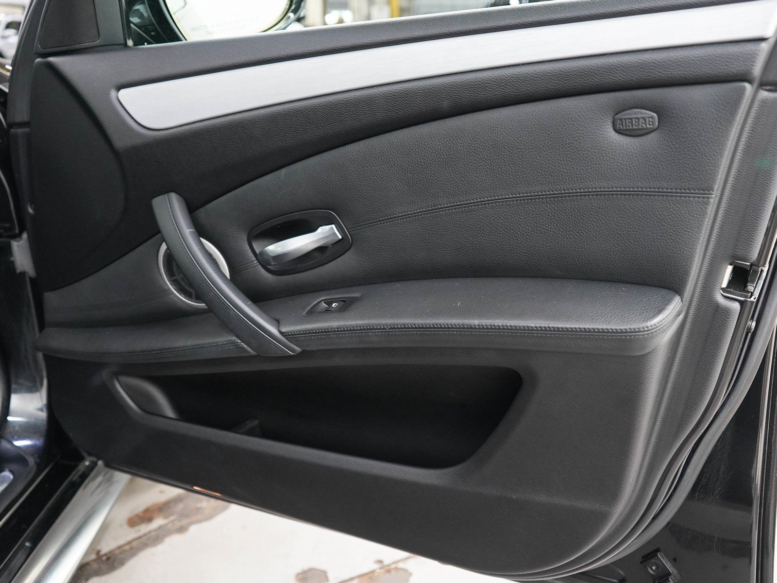 Used 2008 Black Sapphire Metallic BMW Base image 9