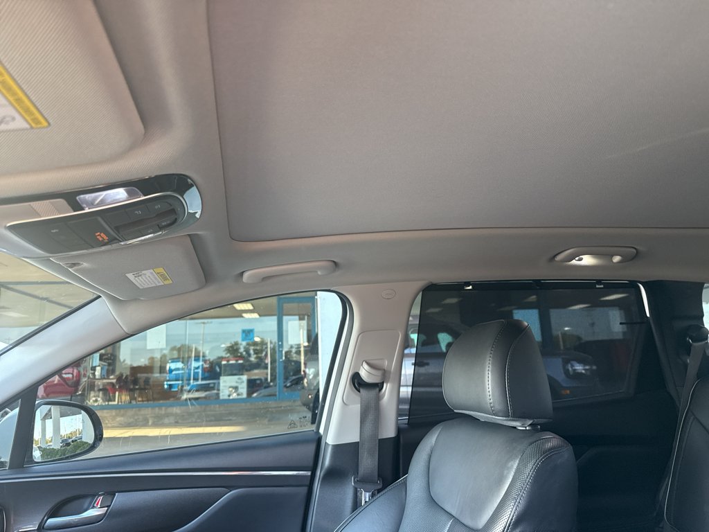 Used 2021 Quartz White Hyundai SEL image 13