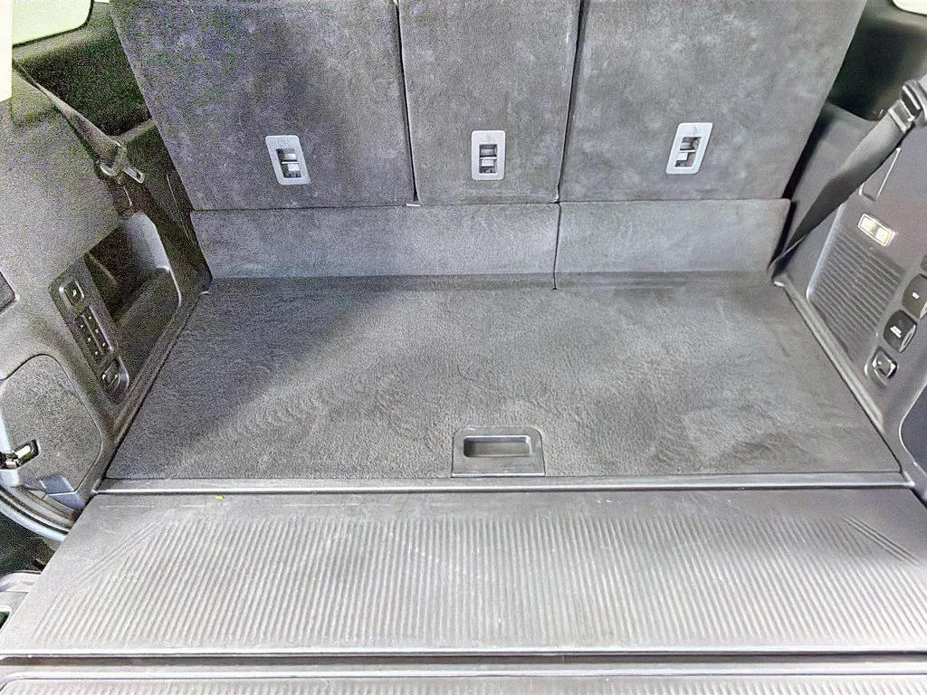 Used 2025 Gray Metallic Ford Platinum image 22