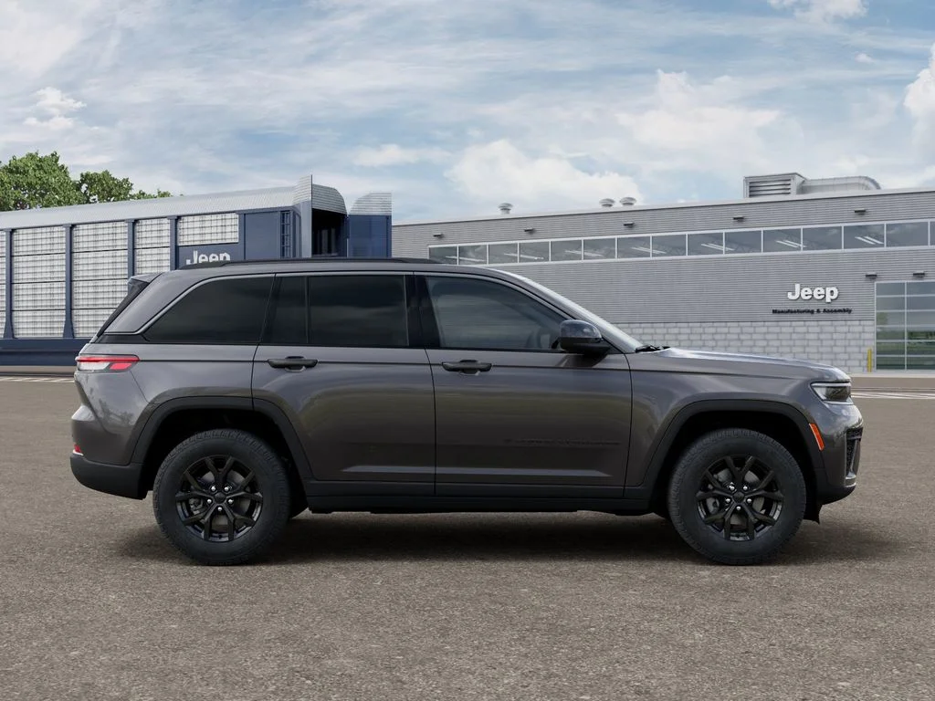 New 2026 Baltic Gray Metallic Clearcoat Jeep Altitude image 21