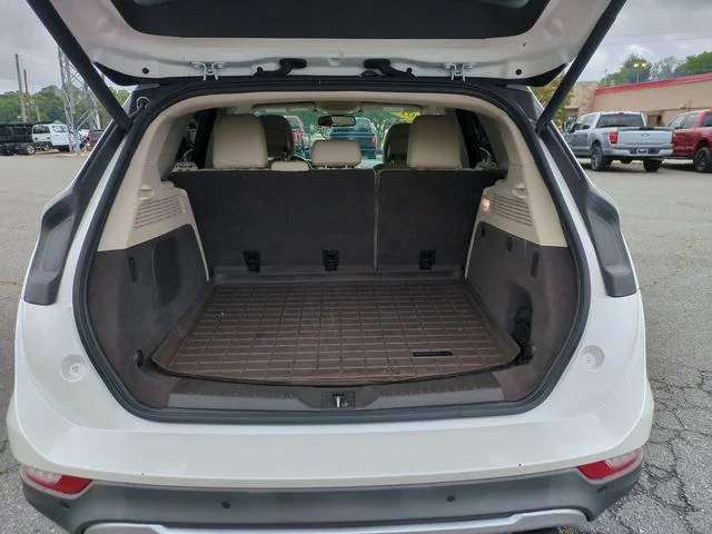 Used 2019 White Lincoln Select image 30