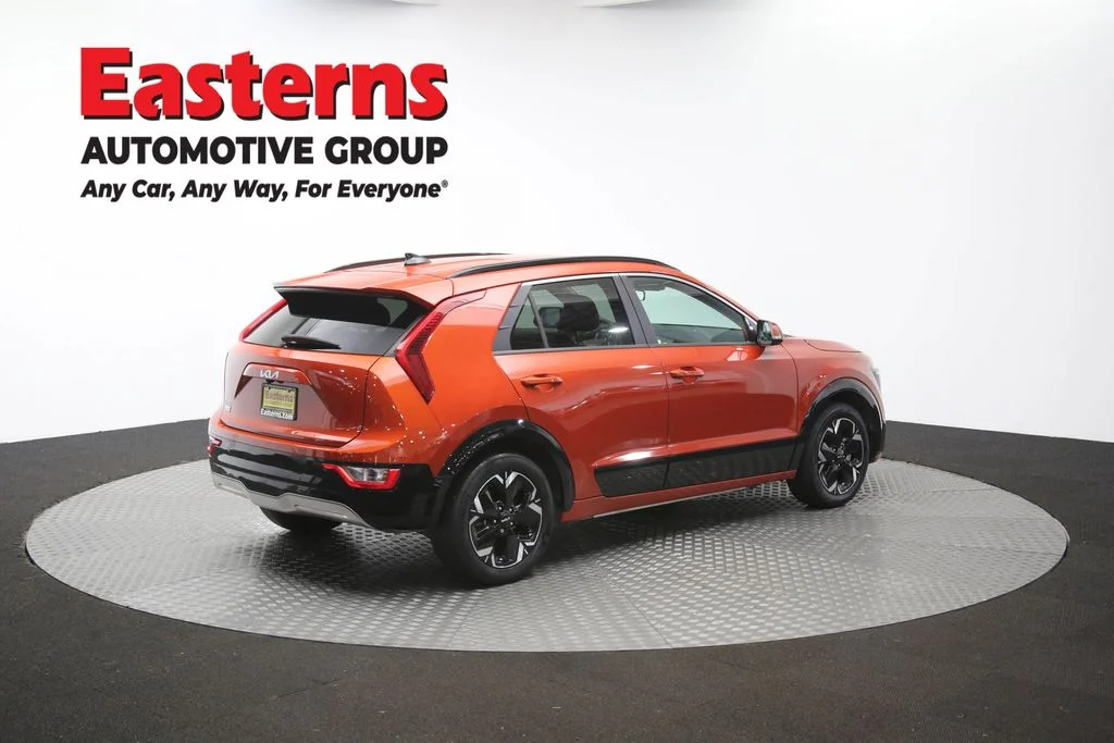 Used 2023 Red Kia Wind image 40