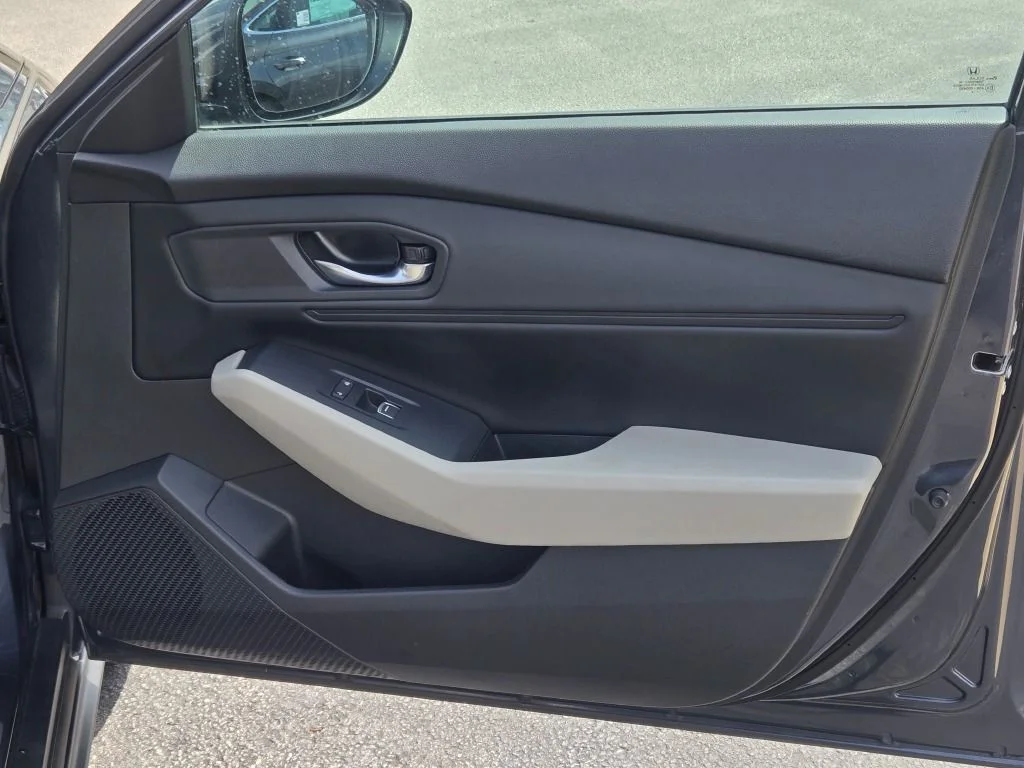 Used 2023  Honda EX image 6