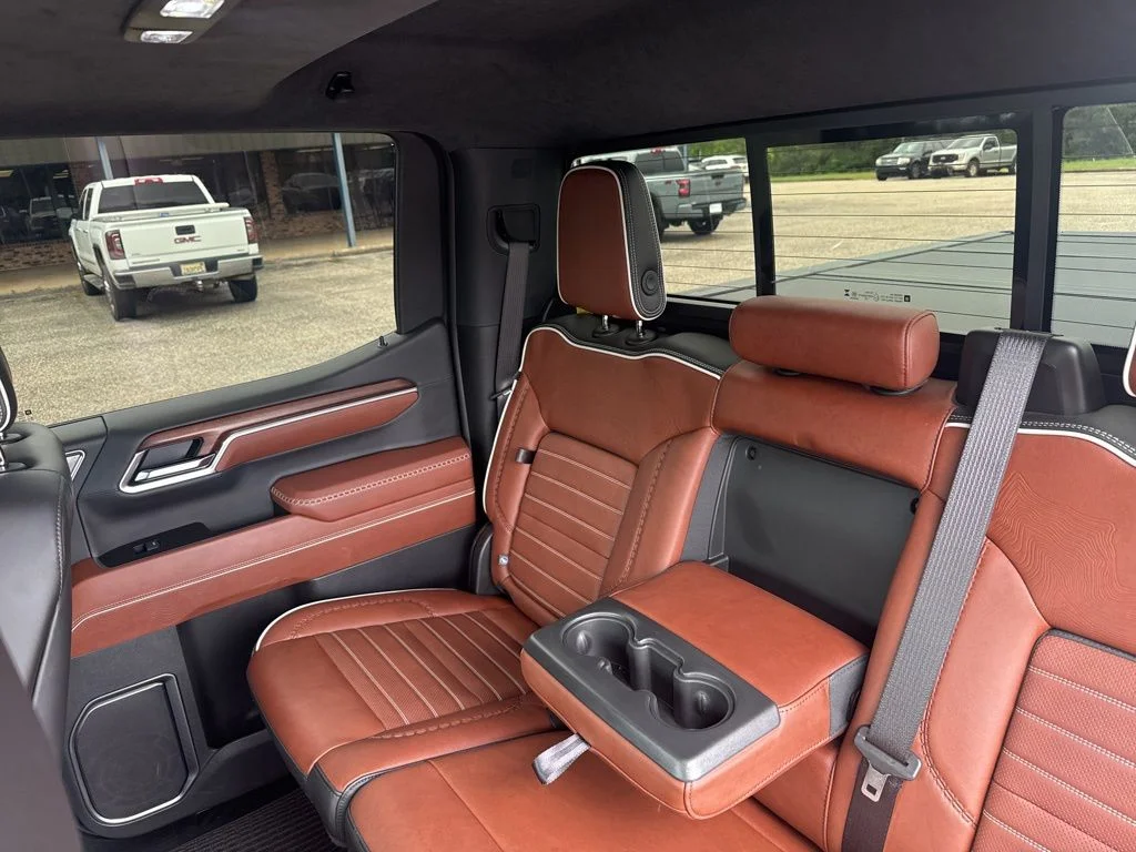 Used 2025 Onyx Black GMC Denali Ultimate image 16