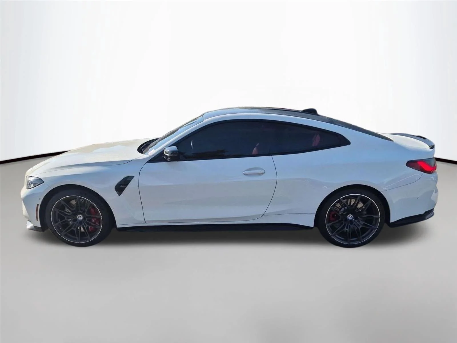 Used 2023 Alpine White BMW Competition xDrive image 2