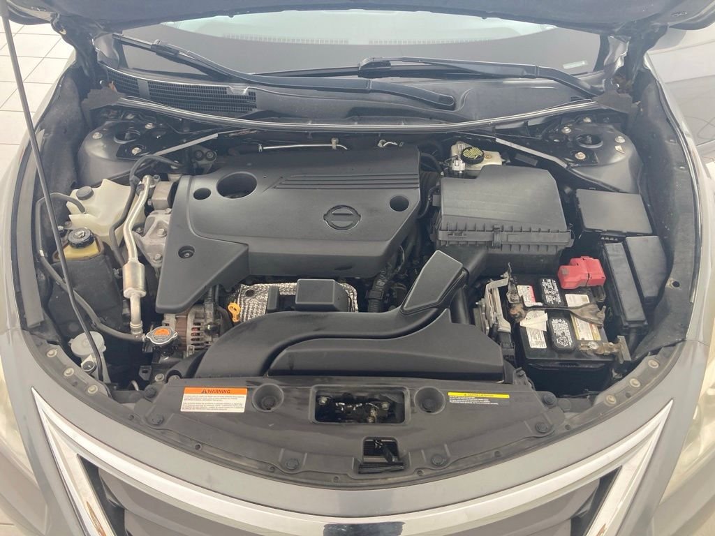 Used 2015 Silver Nissan 2.5 SL image 27