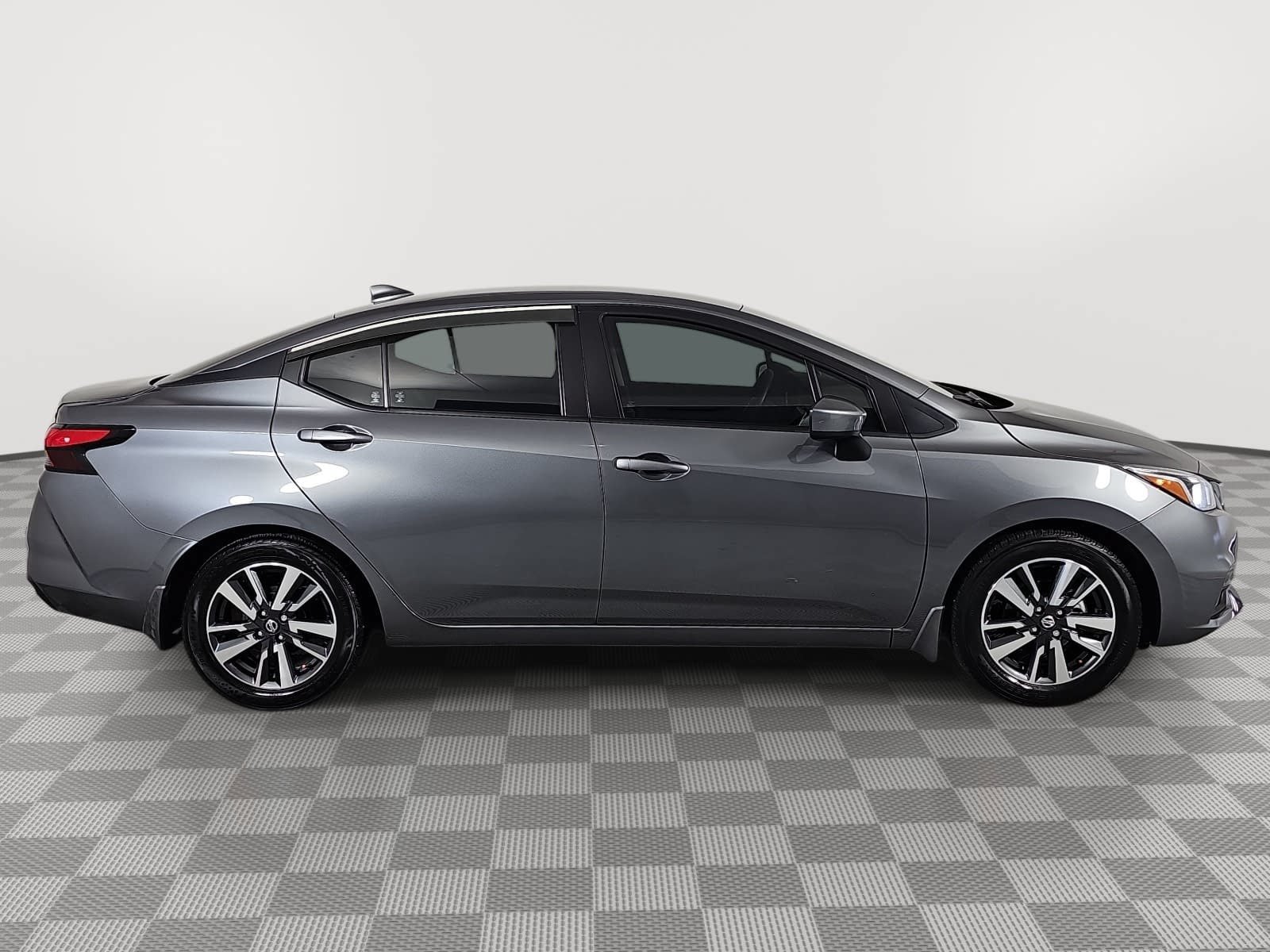 Used 2022 Gray Nissan 1.6 SV image 9