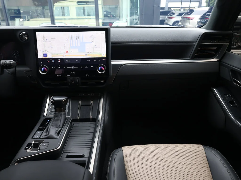 Used 2025 Silver Lexus 550 Overtrail+ image 25
