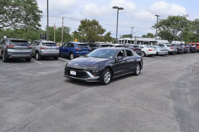 Used 2026 Blue Hyundai SE image 3