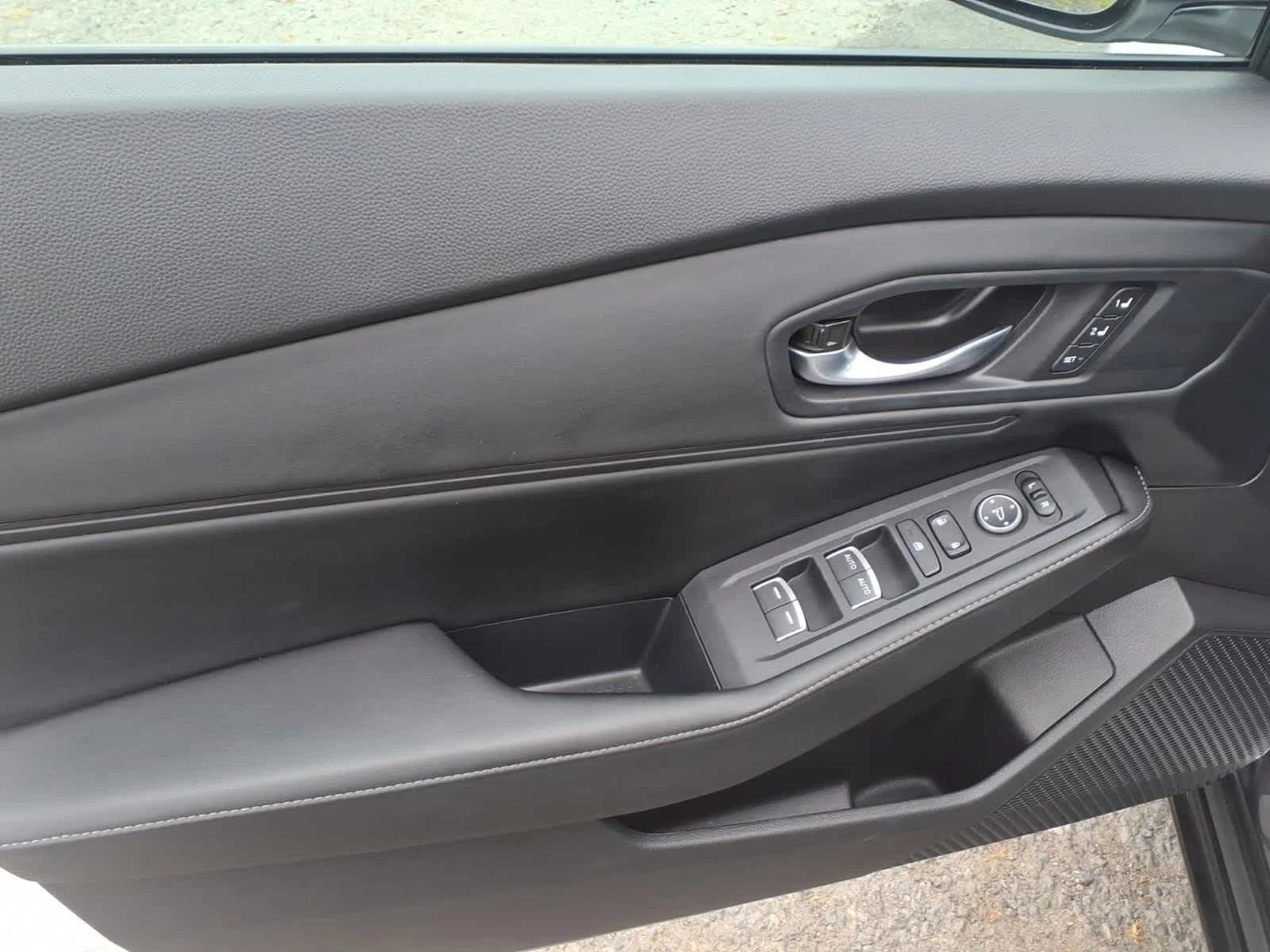 2025 Honda Accord Hybrid Sport-L - Photo 17