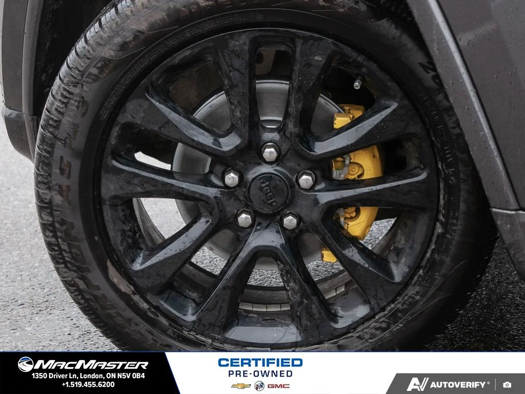 Certified Used 2018  Jeep Laredo image 9