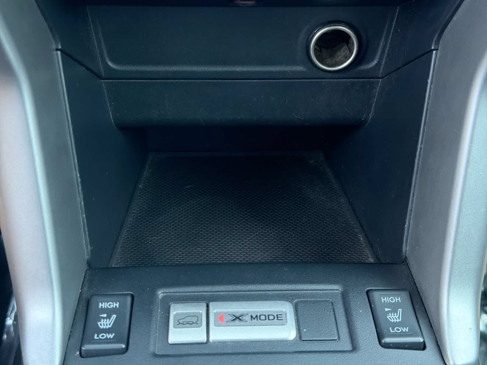 Used 2017 Ice Silver Metallic Subaru Premium image 32