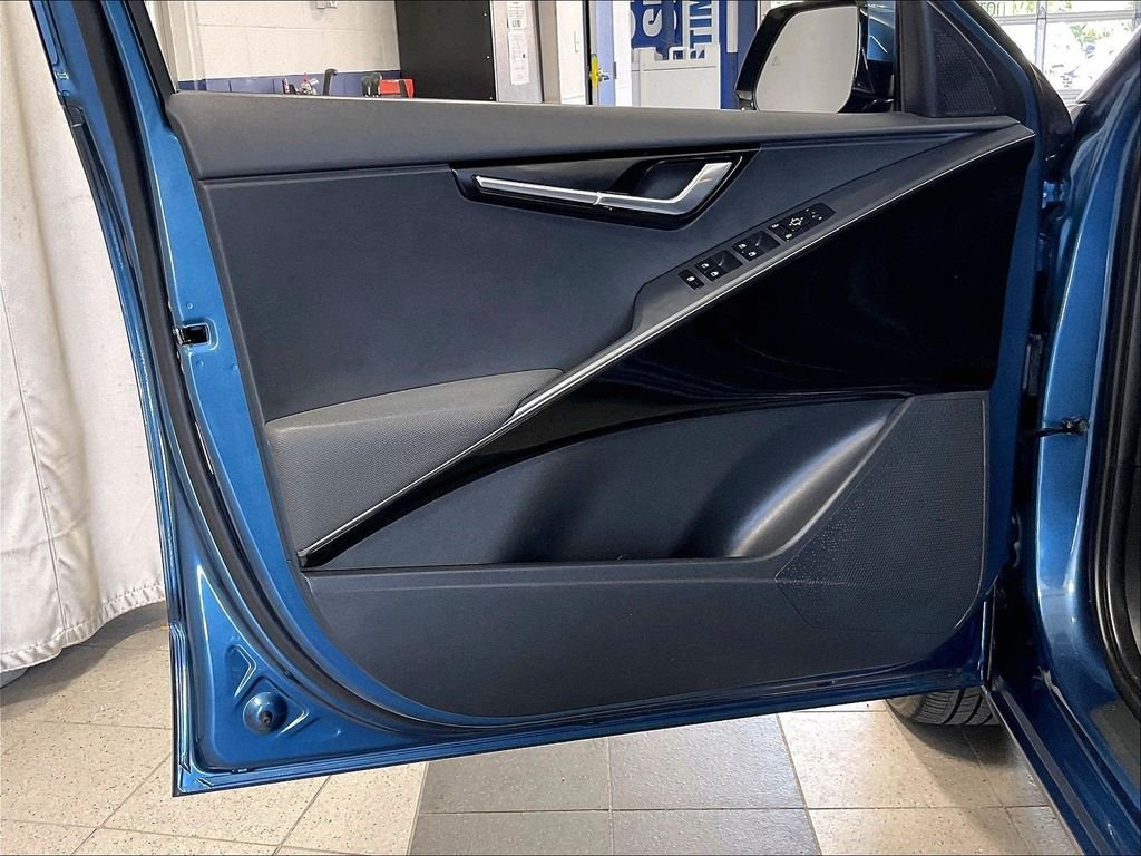 Used 2024 Blue Kia Wind image 9