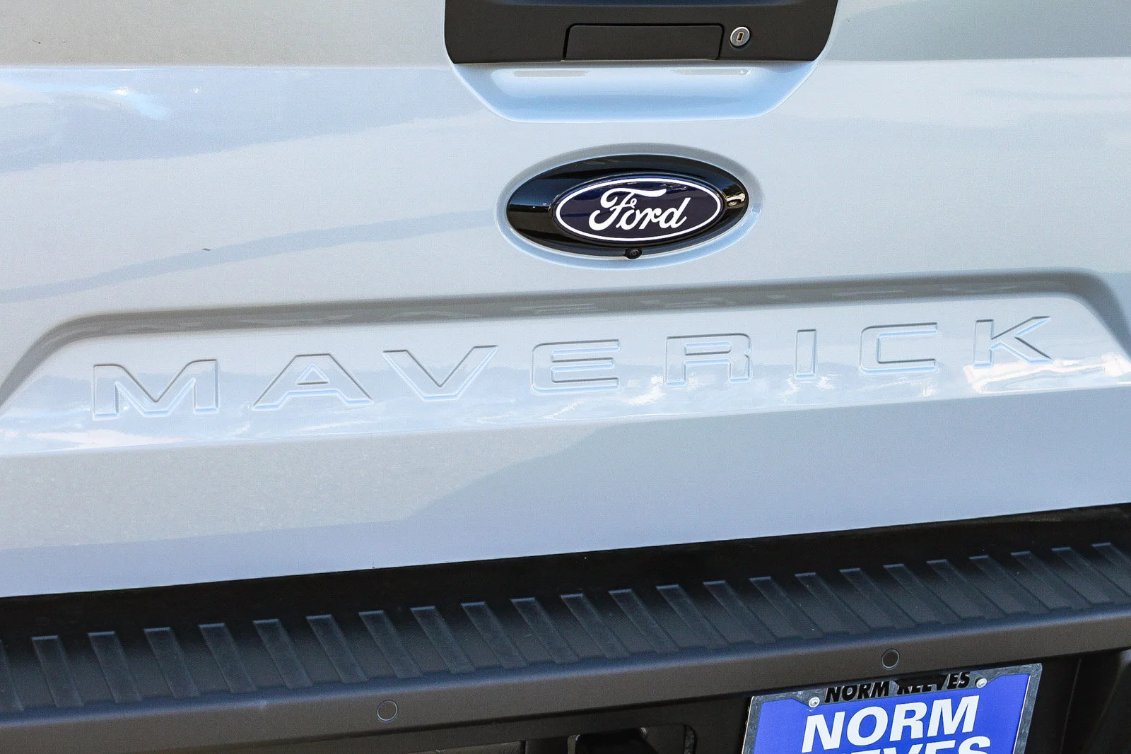 New 2025 White Metallic Ford XLT image 10