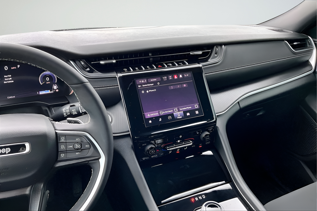 Used 2025 SELECT Jeep Laredo X image 9