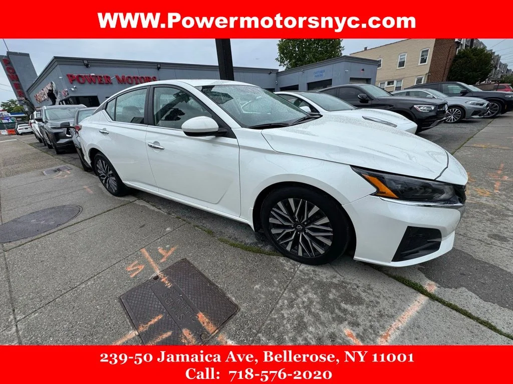 Used 2024 White Nissan 2.5 SV image 2