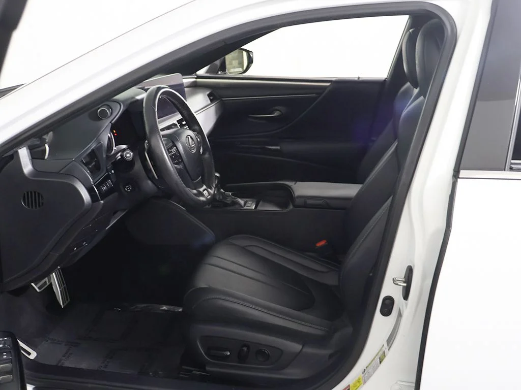 Used 2023 White Lexus 300h image 26