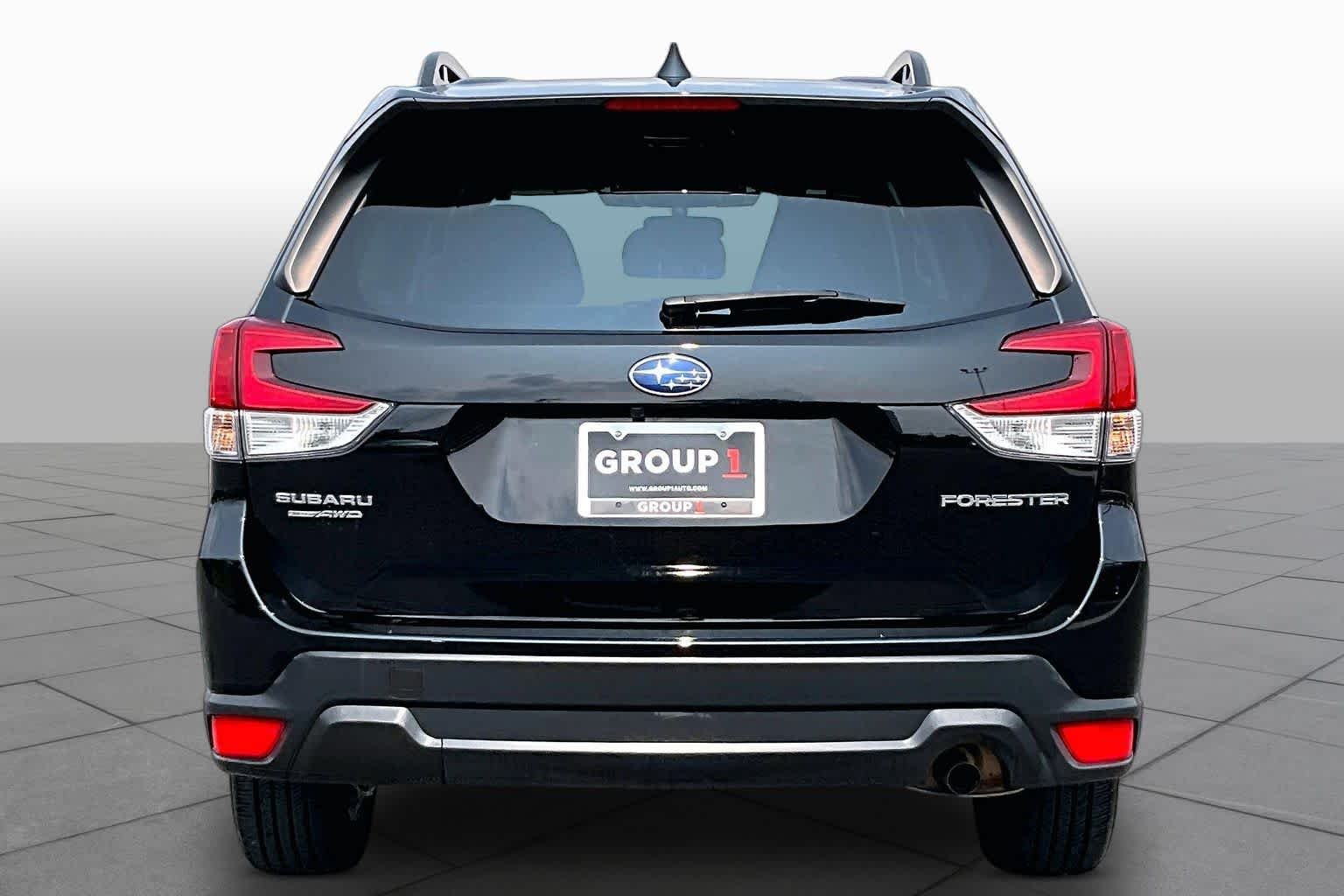 Used 2023 Crystal Black Silica Subaru Premium image 5
