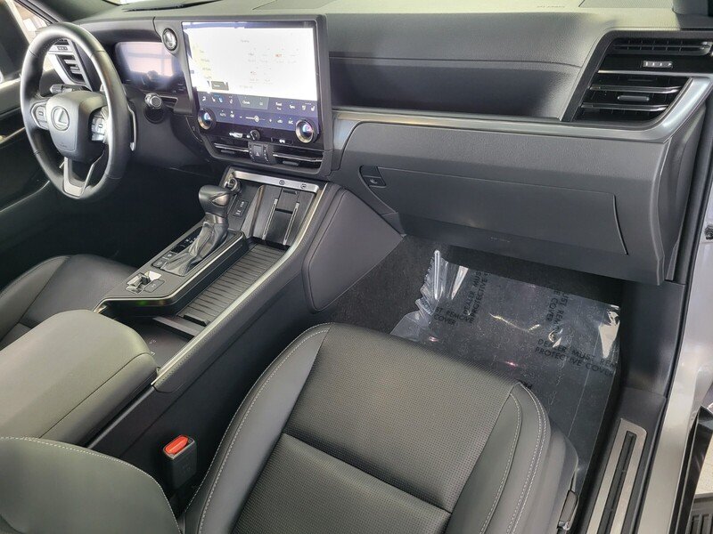2024 Lexus GX Luxury - Photo 18