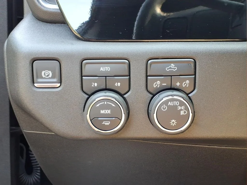 Used 2025 Black Chevrolet LT image 13