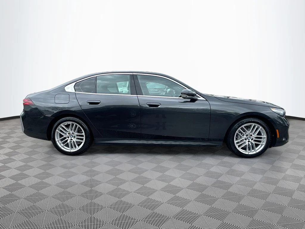 Used 2025 Gray BMW 530i xDrive image 5